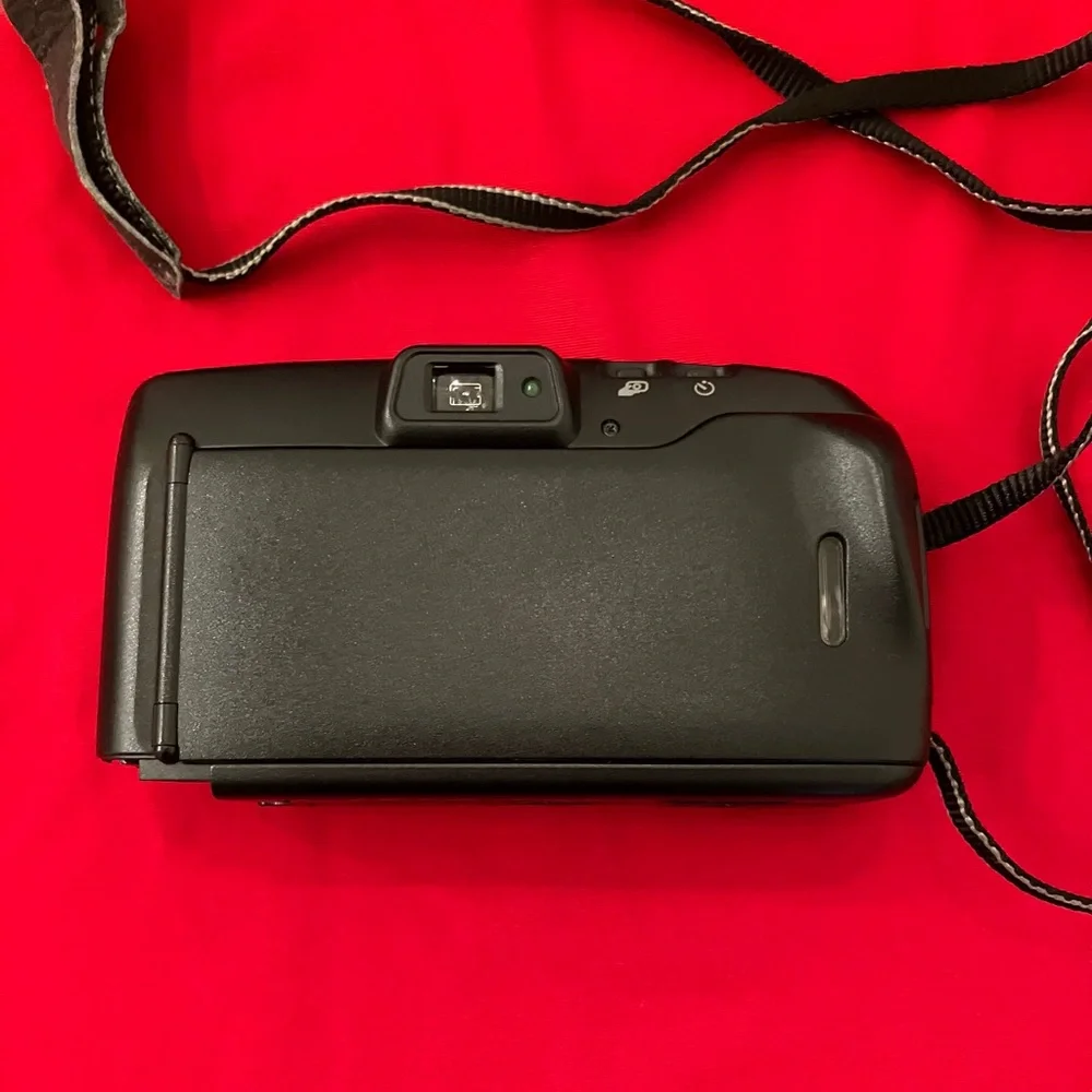 Canon Sure Shot Black Film Camera with case - Picture 2 of 9